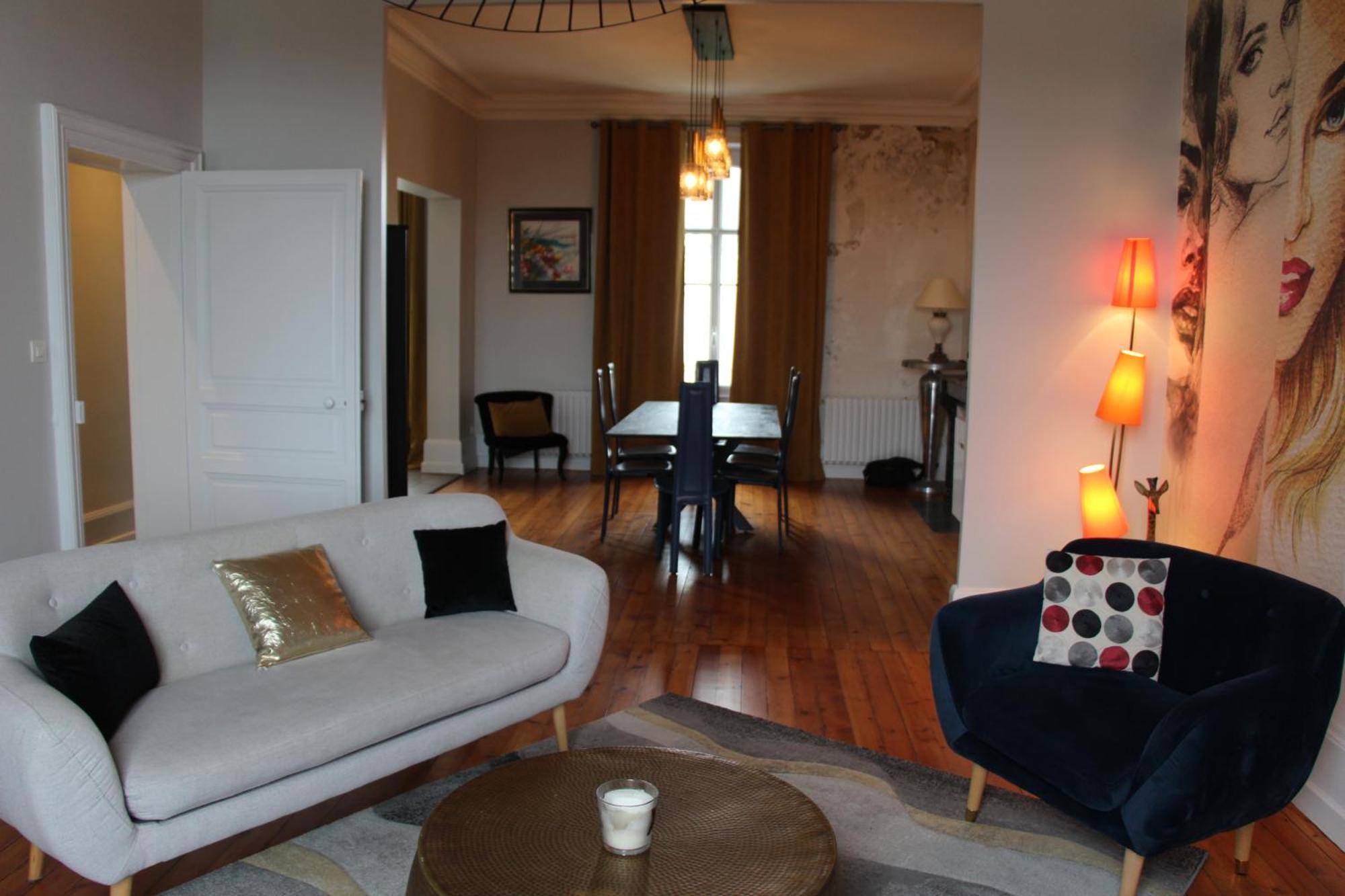 appartement entièrement rénové de 100 M2 à 2 pas de la plage Les Sables-dʼOlonne Exterior foto