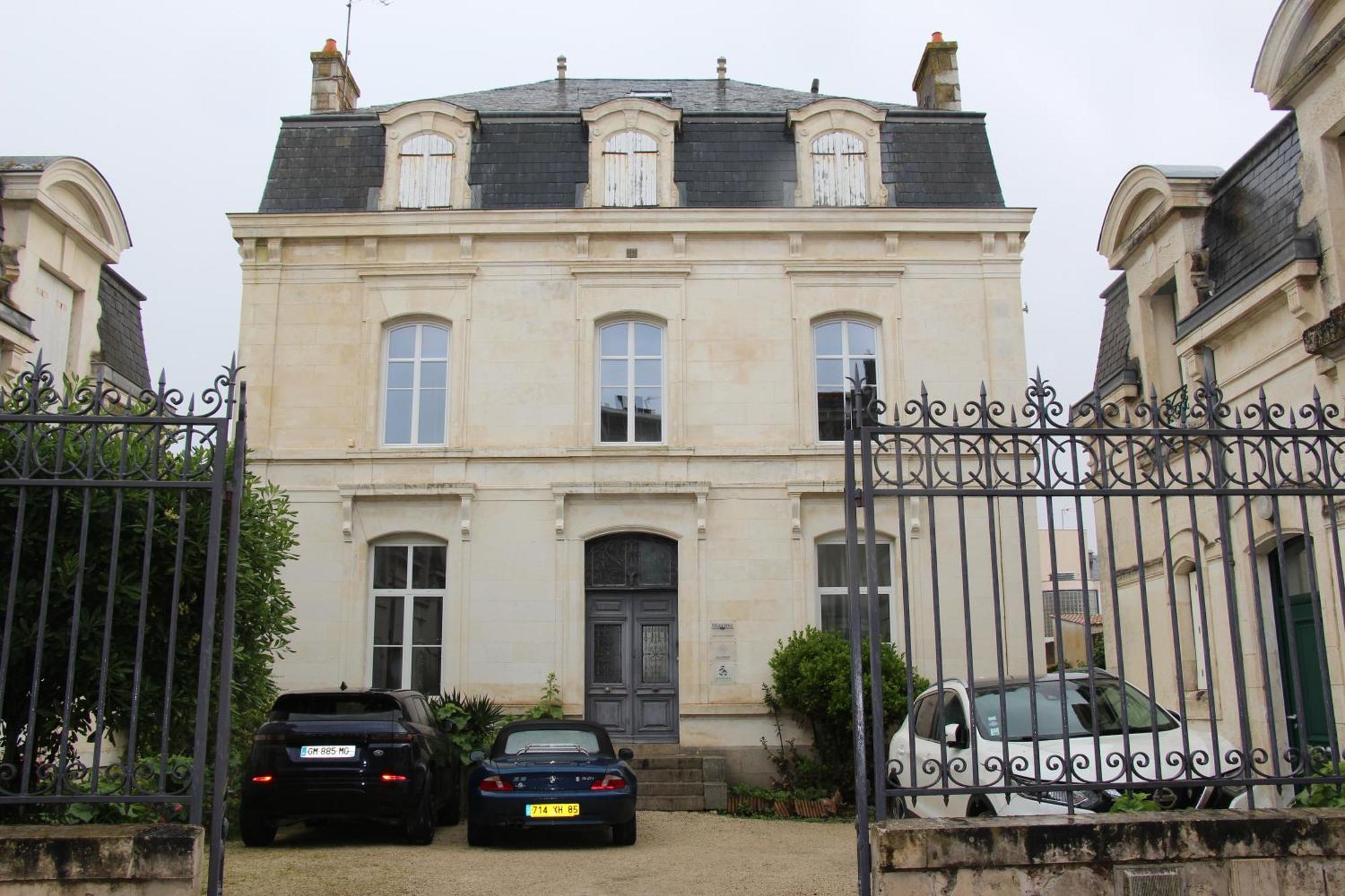 appartement entièrement rénové de 100 M2 à 2 pas de la plage Les Sables-dʼOlonne Exterior foto